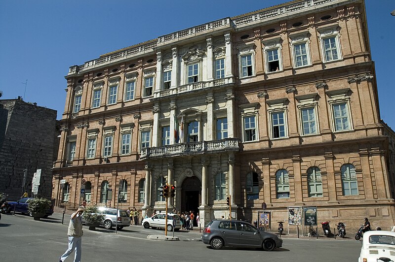 File:Perugia Università degli stranieri.jpg