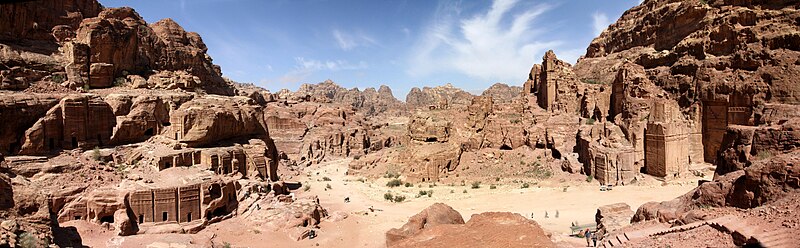 File:Petra-Jabal al-Madbah-20-Auftstieg-Panorama-2010-gje.jpg