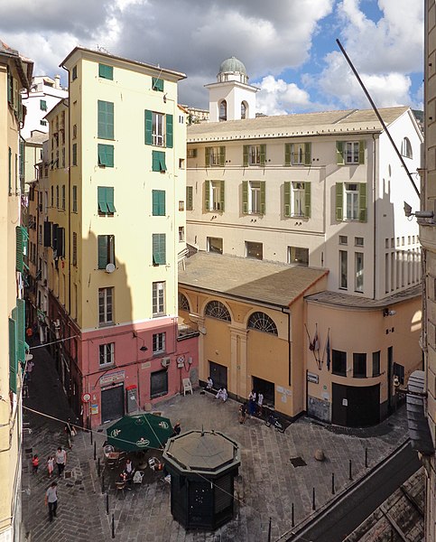 File:Piazza Santa Fede Genova 01.JPG