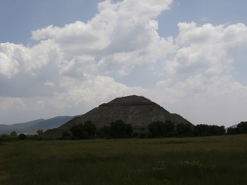 File:Pirámides de Teotihuacan en México.JPG