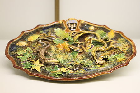 Plat ovale (1890), Paris, musée des Arts décoratifs.