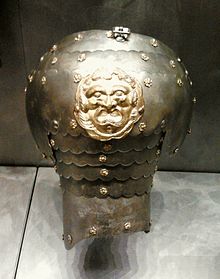Right pauldron of hussar's armor, 17th century, District Museum in Tarnow Poland Right pauldron.jpg