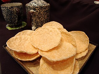 Jeopsi-ppeong-twigi, galettes de riz soufflé coréennes.