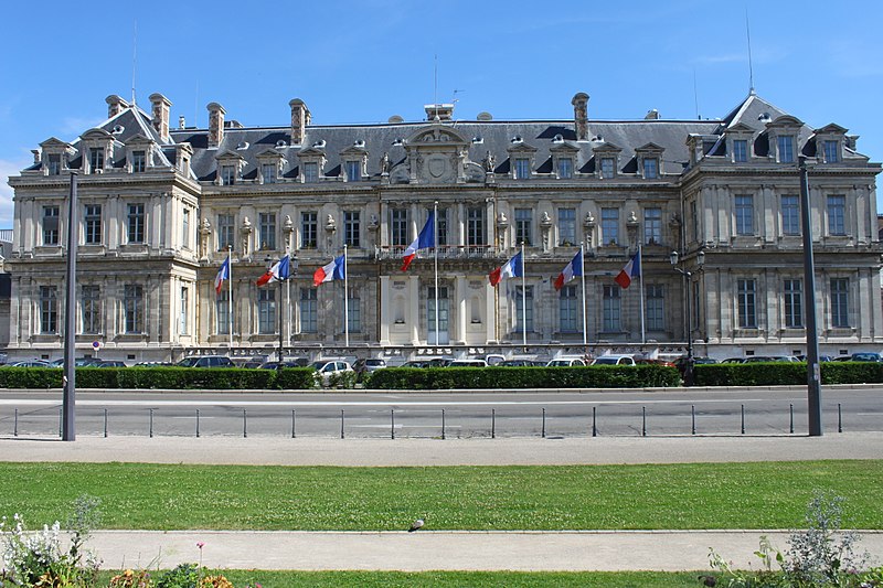 File:Préfecture de l'Isère - 2011.JPG