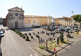 Prato, vue sur la piazza san francesco depuis le palazzo roncioni 01.jpg