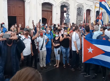 Tập_tin:Pro-Cuban_government_protesters_in_Cienfuegos.png