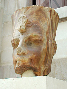 Quartzite head of Amenhotep III.jpg