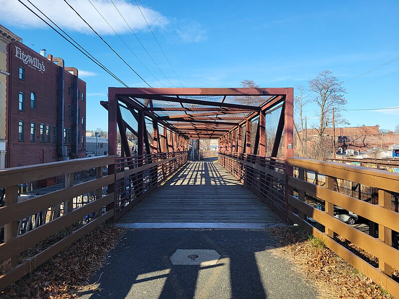 File:Rail trail bridge over Route 9, Northampton MA.jpg