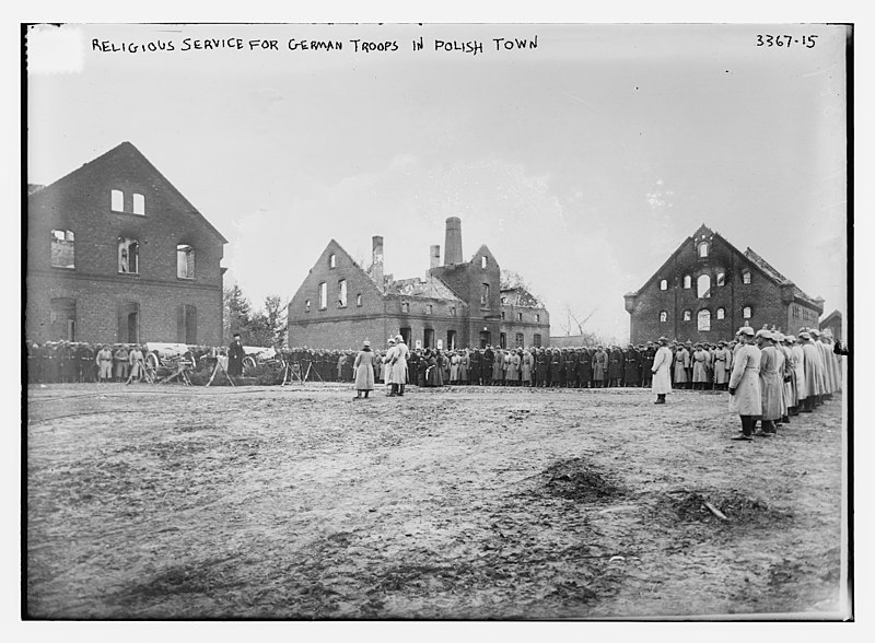 File:Religious service for German troops in Polish town LCCN2014698347.jpg