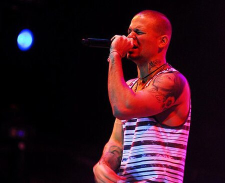 Residente performing on August 29, 2009.