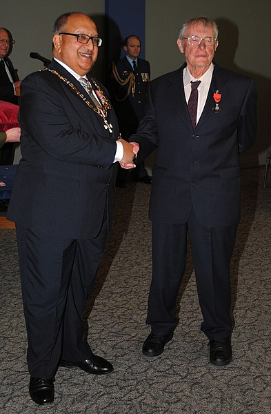 File:Rod Bieleski MNZM investiture.jpg