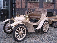 El automóvil llegó por primera vez a Oruro aproximadamente el año 1905