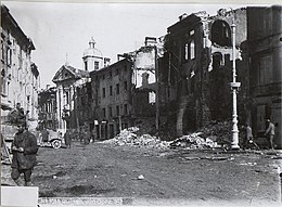 Piazza della Vittoria (già piazza Grande) devastata dai bombardamenti della prima guerra mondiale