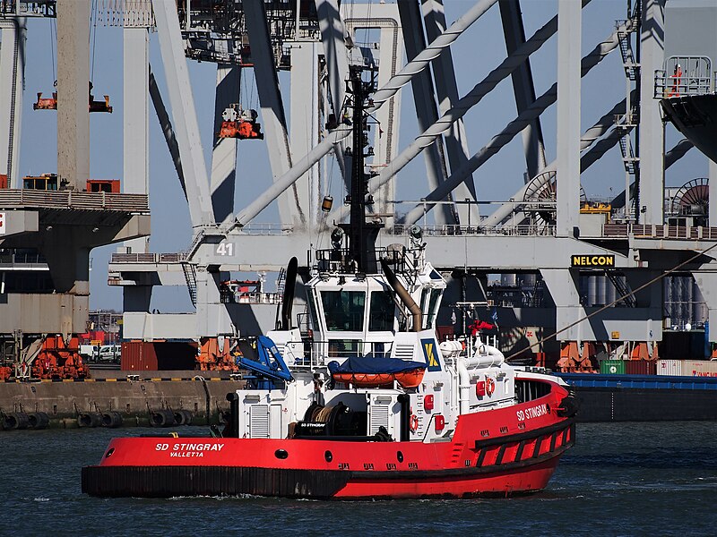 File:SD Stingray (tugboat, 2008) in the Amazonehaven, Port of Rotterdam pic2.JPG