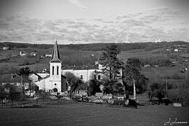 Die Kirche, der Friedhof und das Schloss von Lolmie