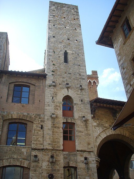 Seconda torre degli Ardinghelli, San gimignano piazza della Cisterna