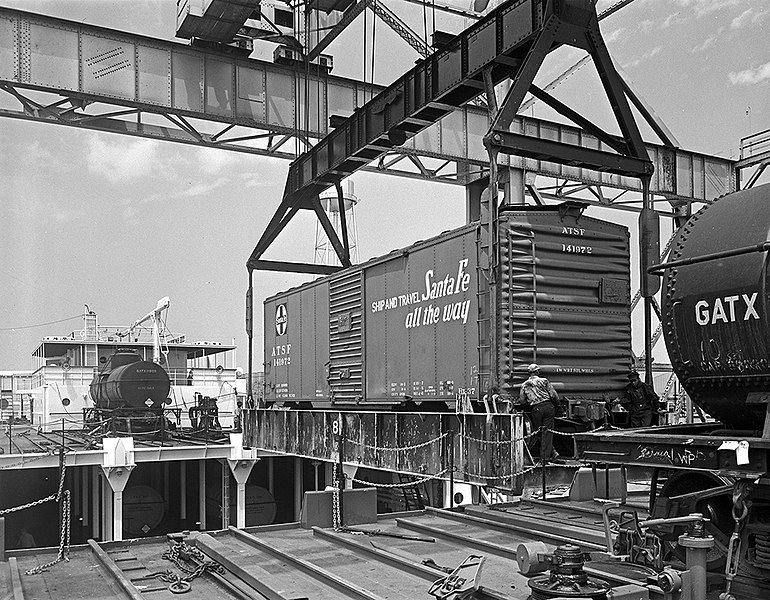 File:Seatrain Louisiana, Hoisting ATSF Railroad Freight Car from Cargo Hold, Seatrain Lines.jpg
