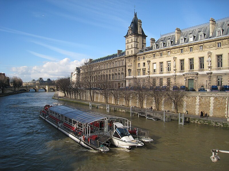 File:Seine view with tourist boat.JPG