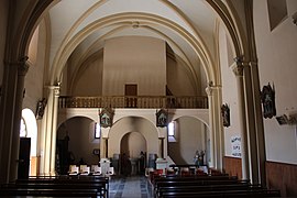 La nef côté clocher-mur