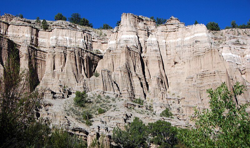 File:Sevier River Formation (Miocene; Joe Lott Creek Canyon, Tushar Mountains, Utah, USA) 52.jpg