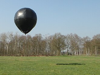 A 4-meters-high solar balloon floating over a meadow Solarballon Hot 18 Wikipedia.jpg