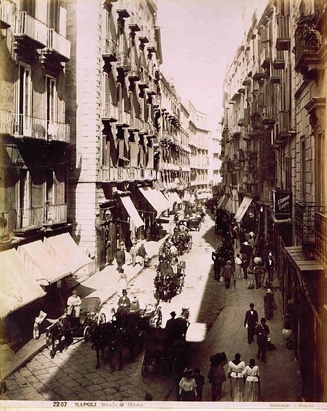 File:Sommer, Giorgio (1834-1914) - n. 2207 - Napoli - Strada di Chiaia.jpg