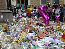A makeshift Memorial at St Ann's Square St Ann's Square tributes and memorials, Manchester, May 2017 (02).JPG