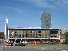 Haupteingang des Bahnhofs (2006)