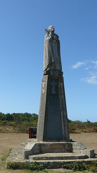 File:Statue de Jean-Pierre Calloc'h 06.JPG