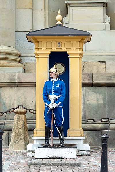 File:Stockholms slott Livgardet 2019 08 13.jpg