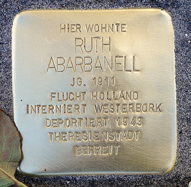 File:Stolperstein Knesebeckstr 32 (Charl) Ruth Abarbanell.jpg