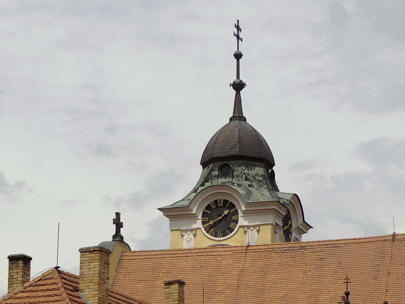 File:Týn nad Vltavou - kopule věže kostela svatého Jakuba.jpg