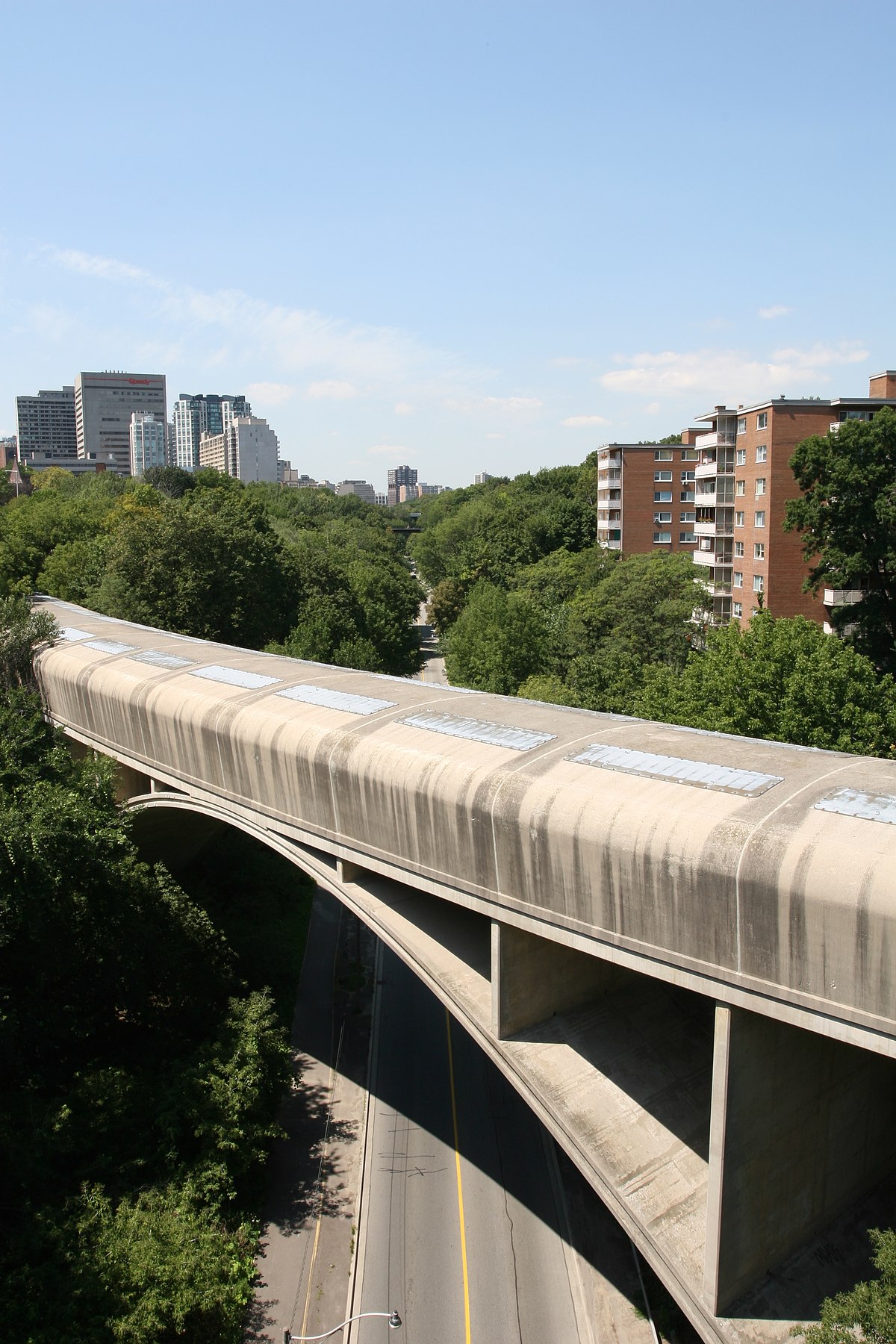 1200px-TTC_over_Rosedale_Valley_Road.jpg