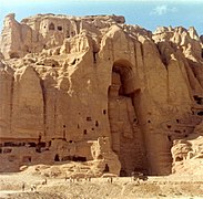 Le Grand Bouddha de Bamiyan, Afghanistan, VIe – VIIe siècles (avant sa destruction par les Talibans en 2001).