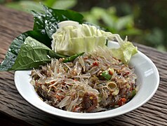 Tam som-o nam pu։ spicy Thai pomelo salad with crab extract