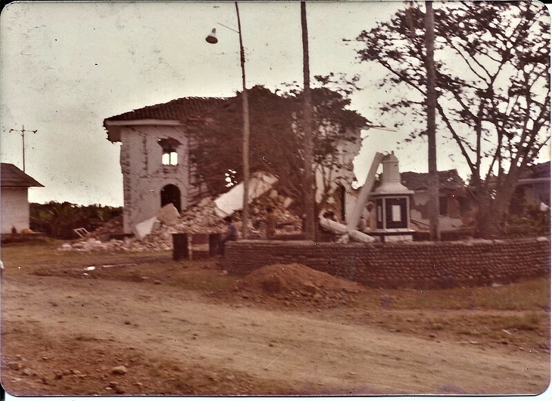 File:Templo de puelenje terremoto de 1983.jpg