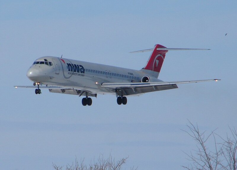 File:The 12-00pm arrival of the DC-9 (412684584).jpg