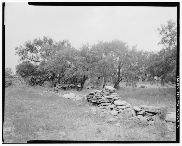 File:Tickle house and outbuildings (HABS no. TX-3359), south stone corral, view to northwest - Colorado-Concho Rivers Confluence Area, Voss, Coleman County, TX HABS TEX,42-VOS.V,7-3.tif