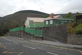 Tonmawr primary school in 2007.jpg