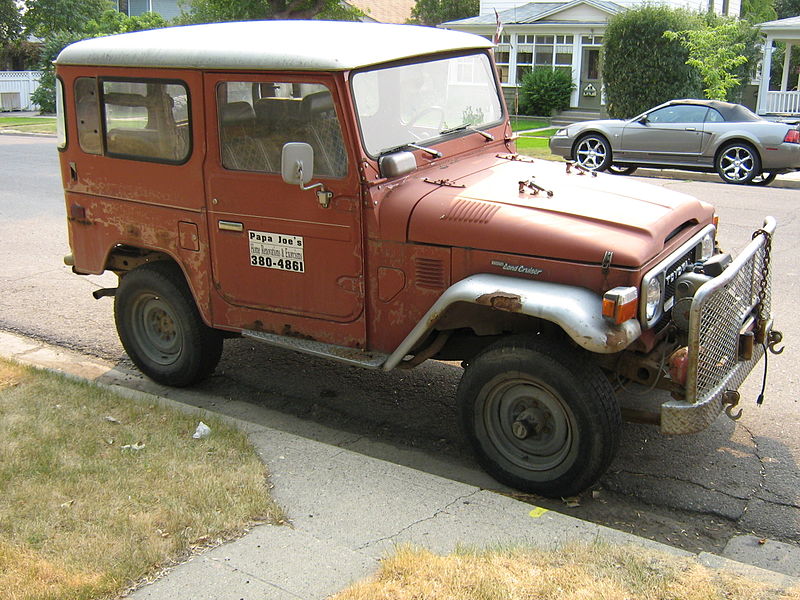 File:Toyota Landcruiser (1170490977).jpg