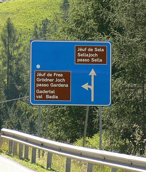 File:Trilingual road sign in Val Gardena.jpg