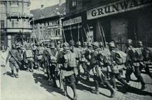 Romanian troops entering Budapest Tropas-rumanas-ocupan-budapest-1919--outlawsdiary02tormuoft.png