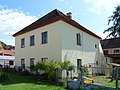 English: House No 64 in the village of Tučapy, Tábor District, Czech Republic, former Jewish school. Čeština: Dům č.p. 64, bývalá židovská škola, v obci Tučapy v okrese Tábor.