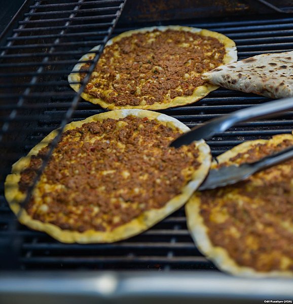 File:Turkish Lahmacun.jpg