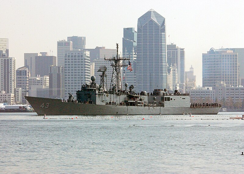 File:US Navy 021102-N-0226M-001 guided missile frigate USS Thach (FFG 43) passes by the San Diego skyline.jpg