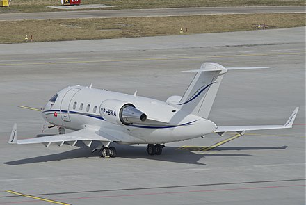 Later Challengers have winglets and are powered by CF34s with exposed nozzles, and from the pictured CL-605 have streamlined tail cones.