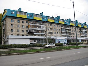 Upgraded Khrushchev in the street in Kazan, Korolenko.JPG