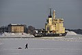 Le brise-glace Urho retournant en mer après avoir fait le plein de carburant à Katajanokka.