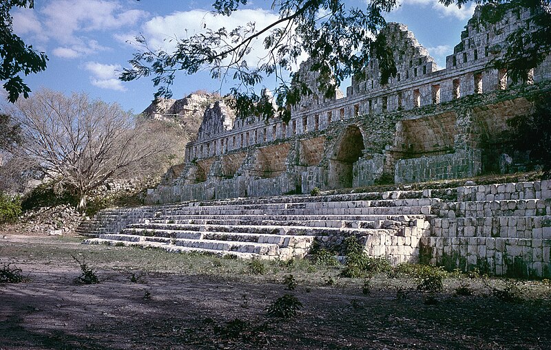 File:Uxmal Palomas N.jpg