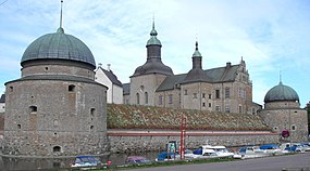 Vadstena slott, norra sidan, juni 2005.jpg